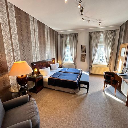Zu Den Linden - Radebeul Pension Mit Restaurant Екстер'єр фото