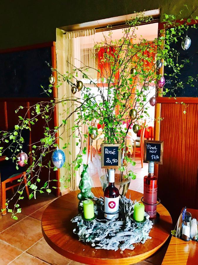 Zu Den Linden - Radebeul Pension Mit Restaurant Екстер'єр фото