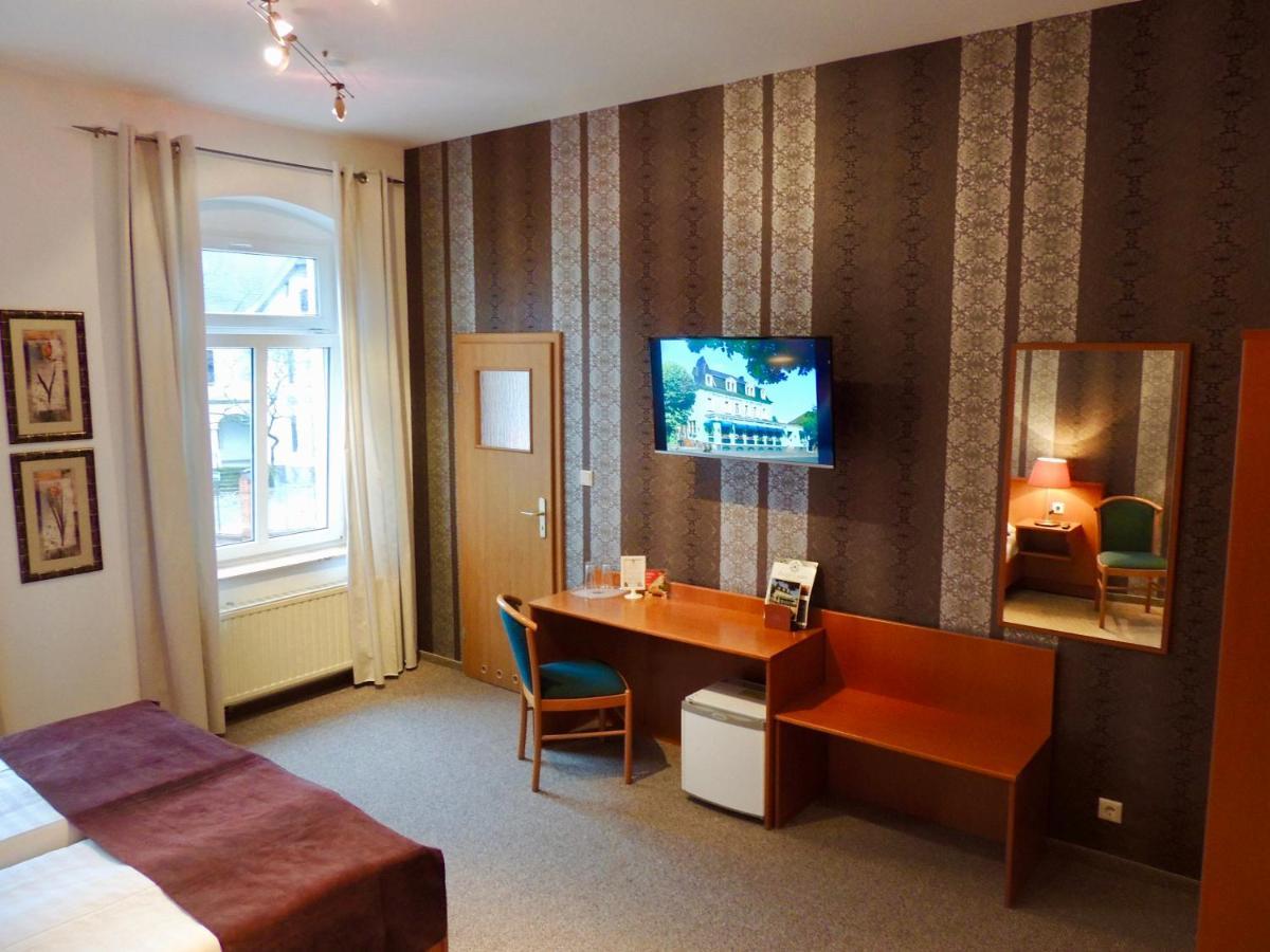 Zu Den Linden - Radebeul Pension Mit Restaurant Екстер'єр фото