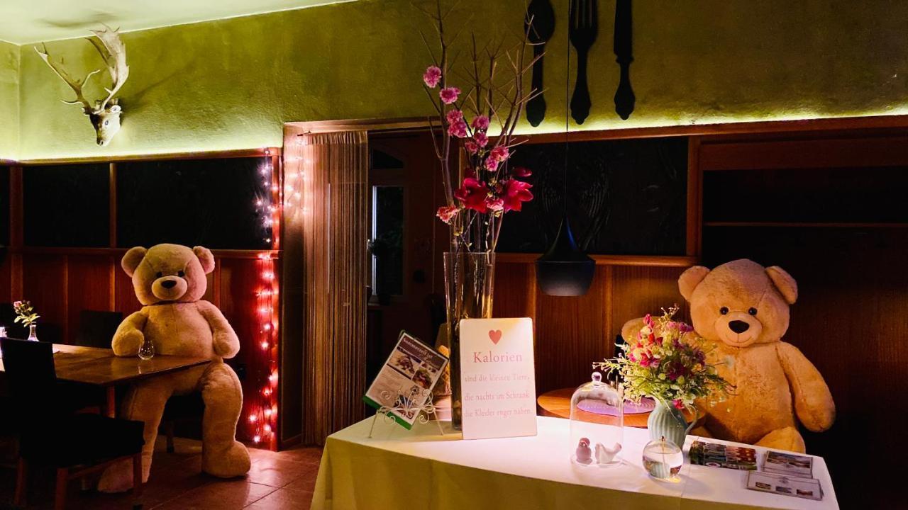 Zu Den Linden - Radebeul Pension Mit Restaurant Екстер'єр фото