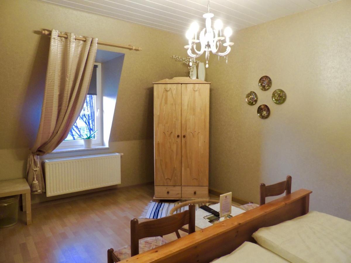 Zu Den Linden - Radebeul Pension Mit Restaurant Екстер'єр фото