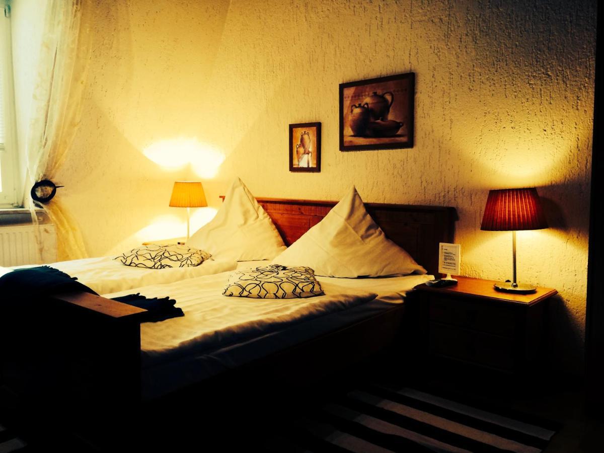 Zu Den Linden - Radebeul Pension Mit Restaurant Екстер'єр фото