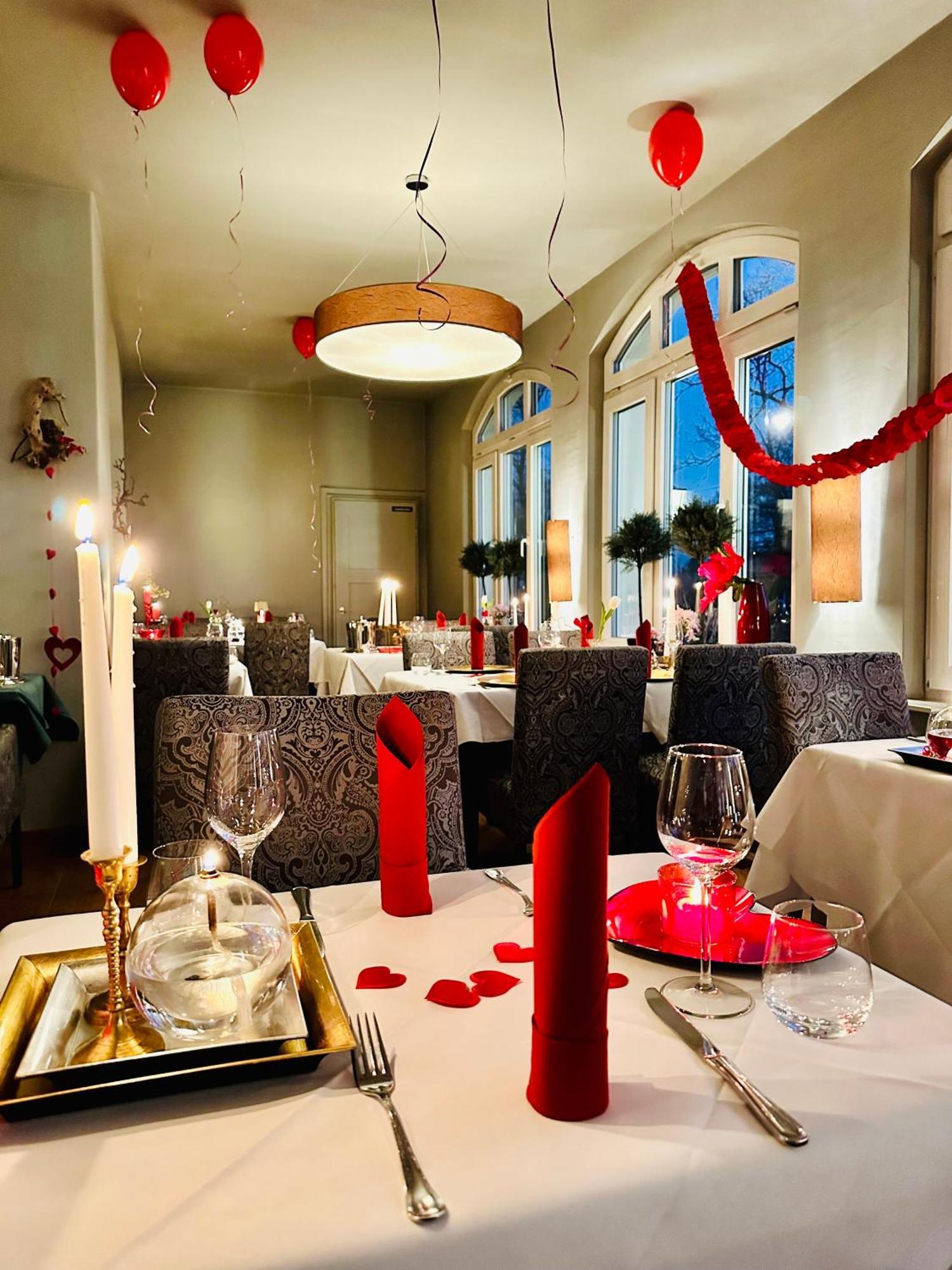 Zu Den Linden - Radebeul Pension Mit Restaurant Екстер'єр фото