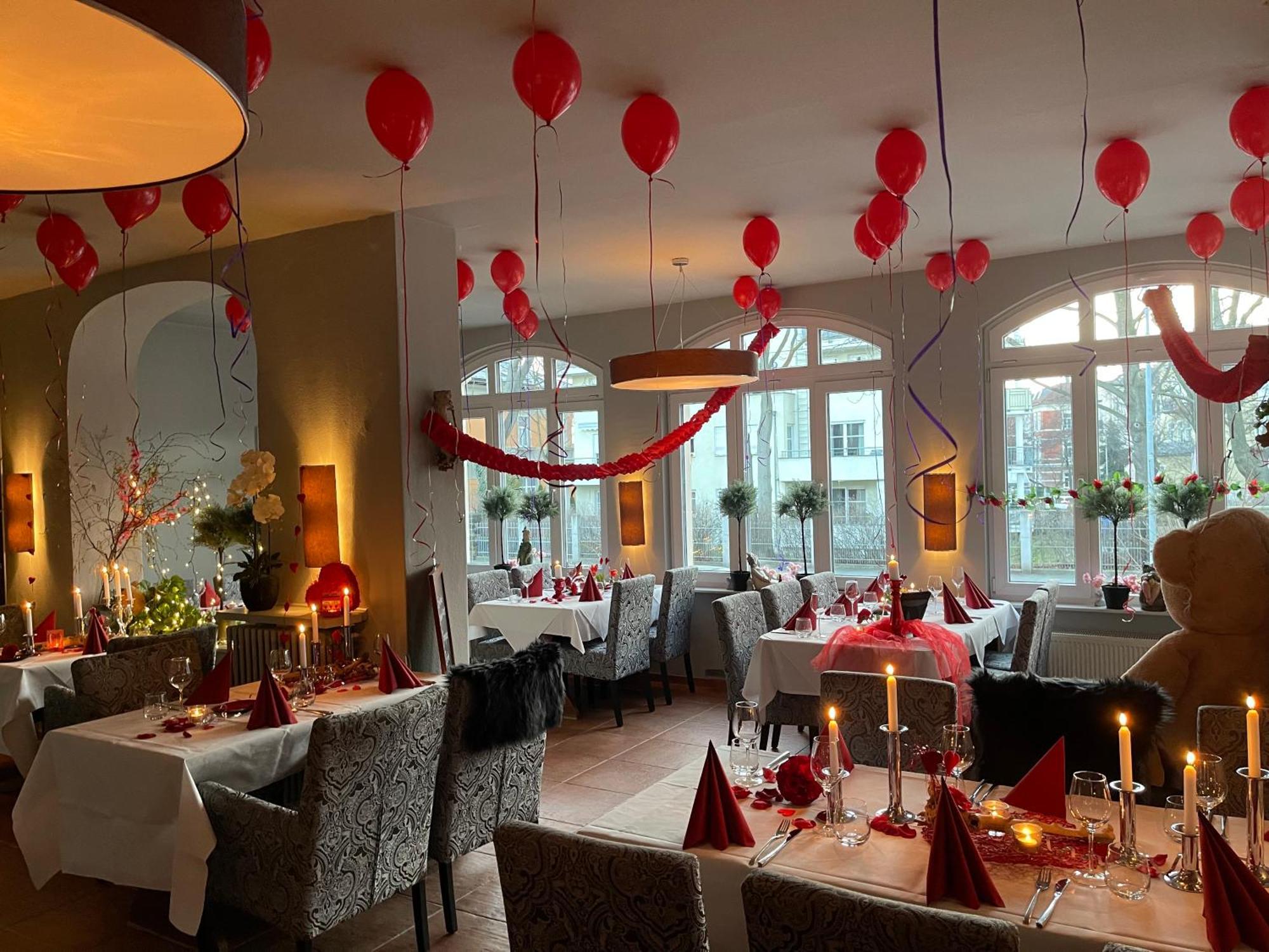 Zu Den Linden - Radebeul Pension Mit Restaurant Екстер'єр фото