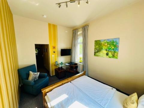 Zu Den Linden - Radebeul Pension Mit Restaurant Екстер'єр фото