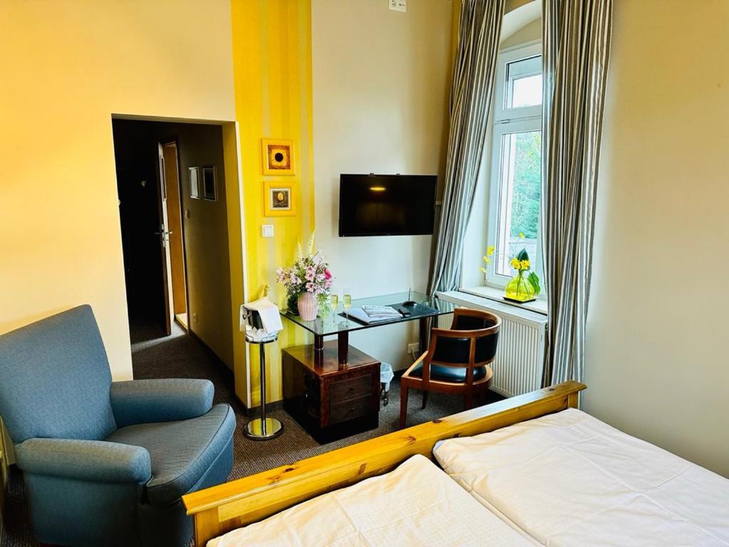 Zu Den Linden - Radebeul Pension Mit Restaurant Екстер'єр фото