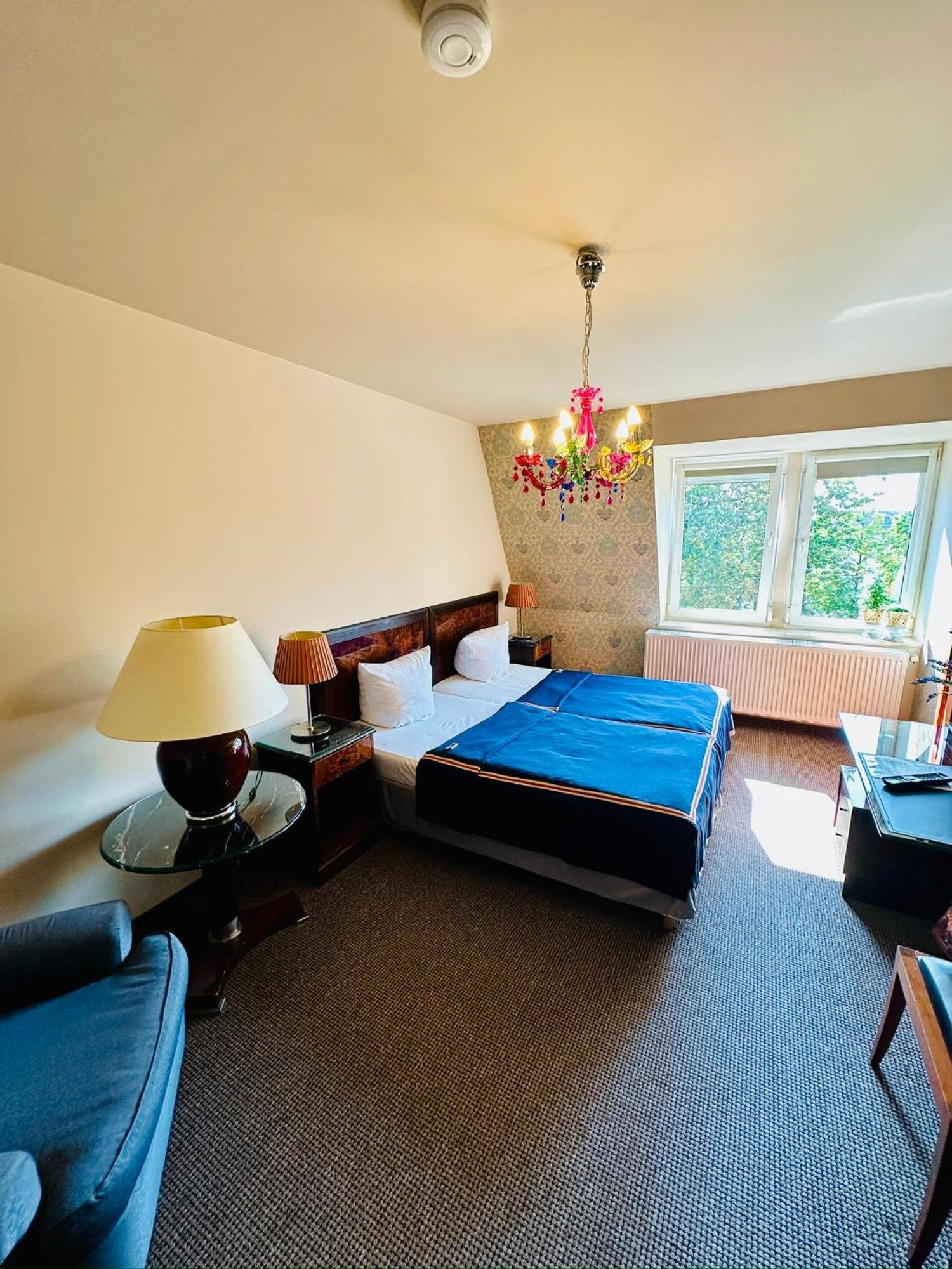 Zu Den Linden - Radebeul Pension Mit Restaurant Екстер'єр фото